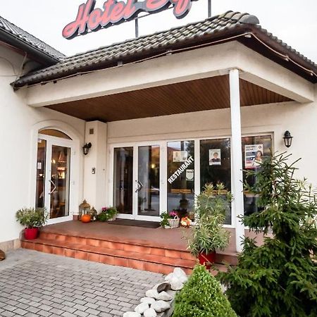 Hotel Squash Centrum Prievidza Exteriör bild