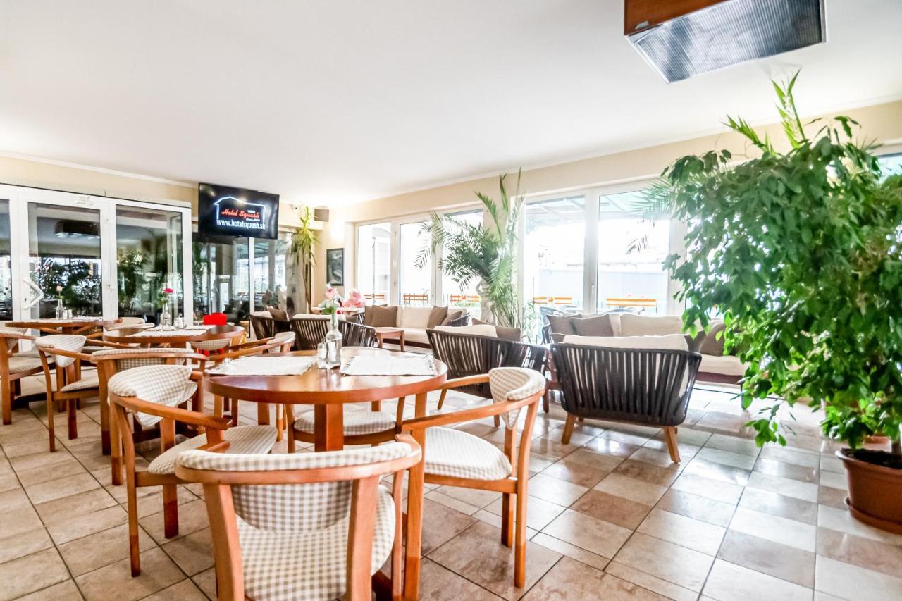 Hotel Squash Centrum Prievidza Exteriör bild