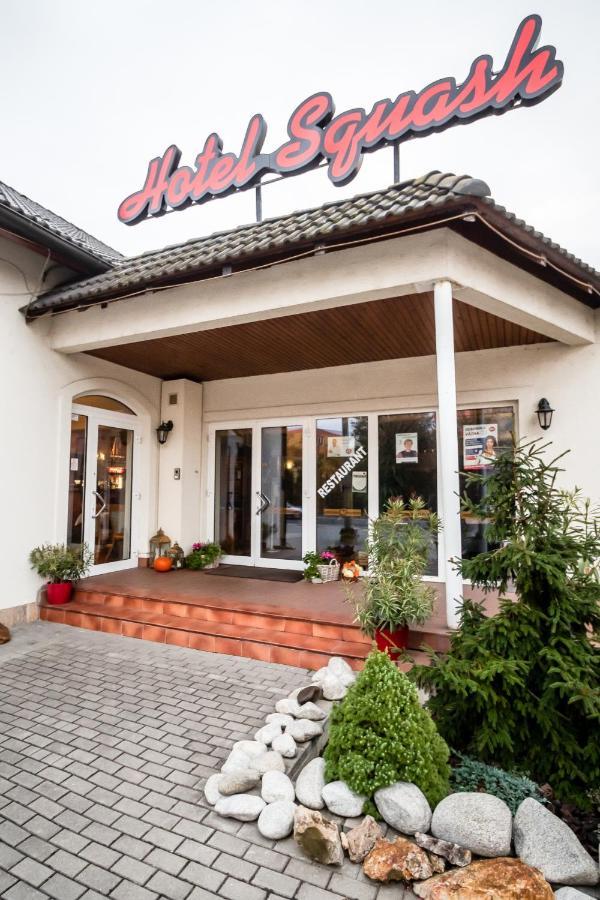 Hotel Squash Centrum Prievidza Exteriör bild