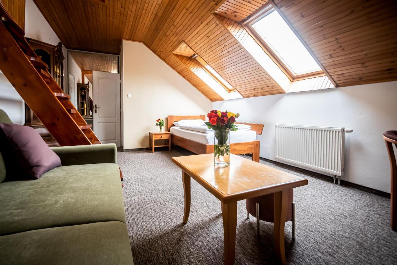 Hotel Squash Centrum Prievidza Exteriör bild