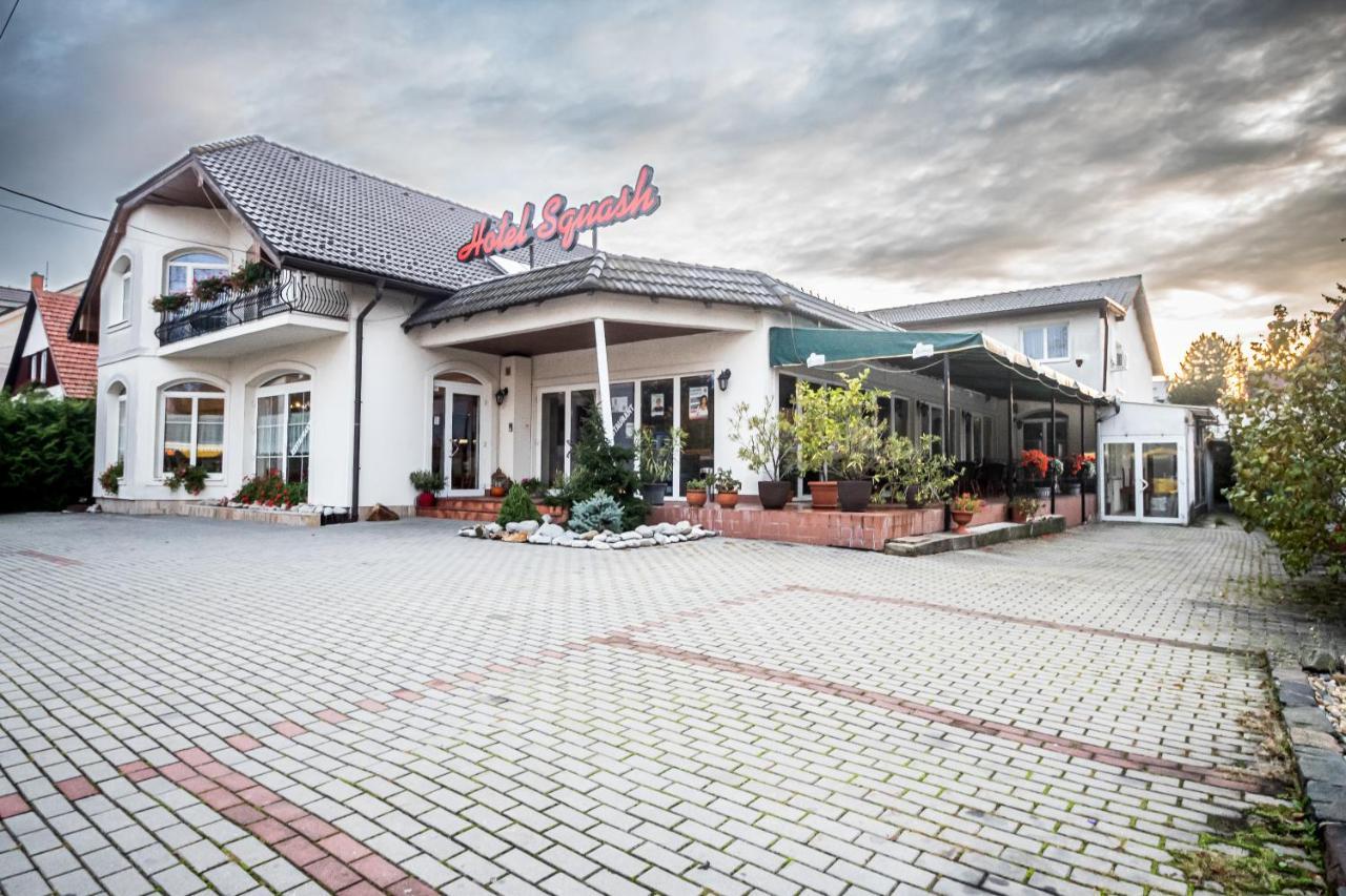 Hotel Squash Centrum Prievidza Exteriör bild