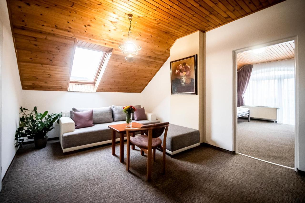 Hotel Squash Centrum Prievidza Exteriör bild