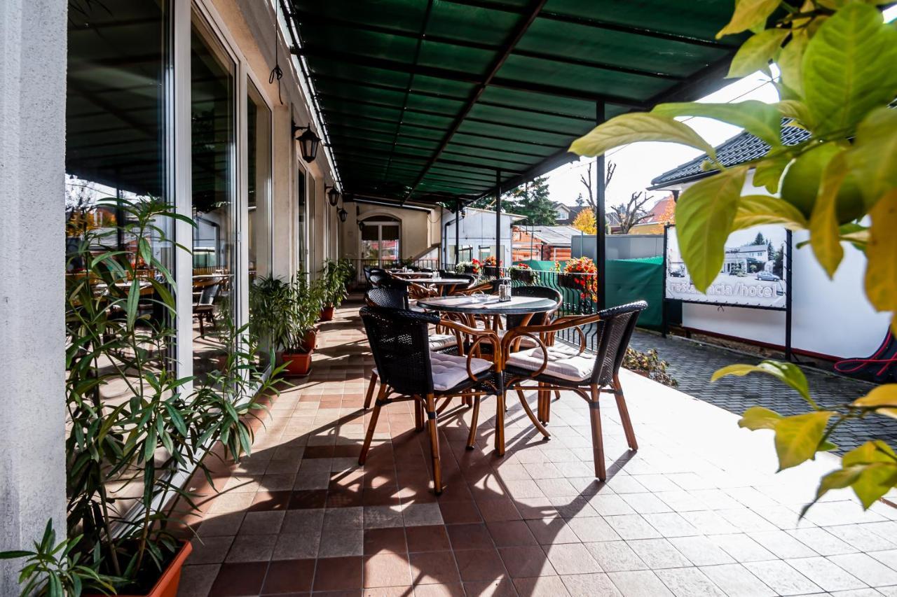 Hotel Squash Centrum Prievidza Exteriör bild