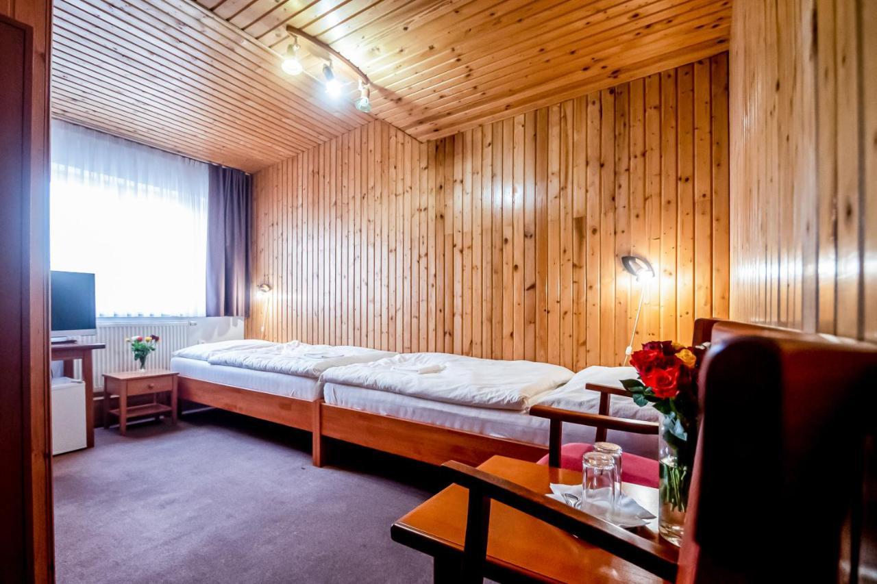 Hotel Squash Centrum Prievidza Exteriör bild