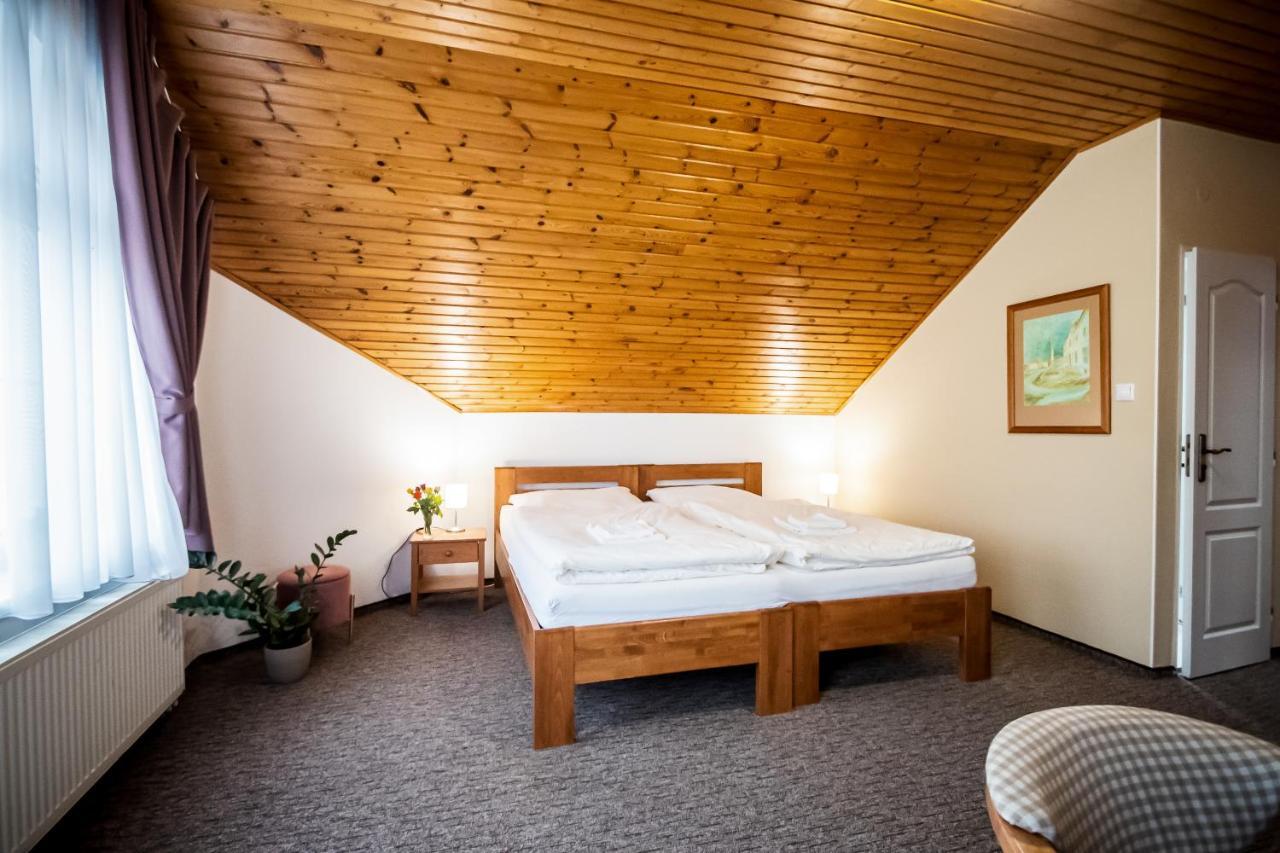 Hotel Squash Centrum Prievidza Exteriör bild