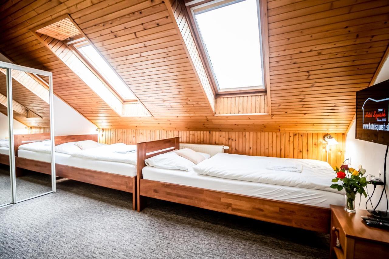 Hotel Squash Centrum Prievidza Exteriör bild