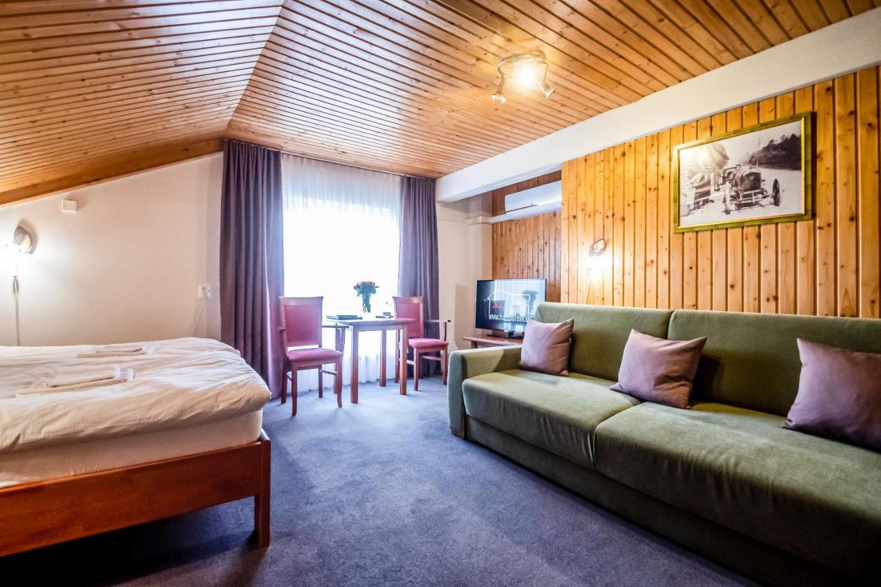 Hotel Squash Centrum Prievidza Exteriör bild