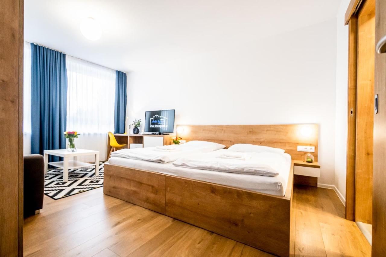 Hotel Squash Centrum Prievidza Exteriör bild
