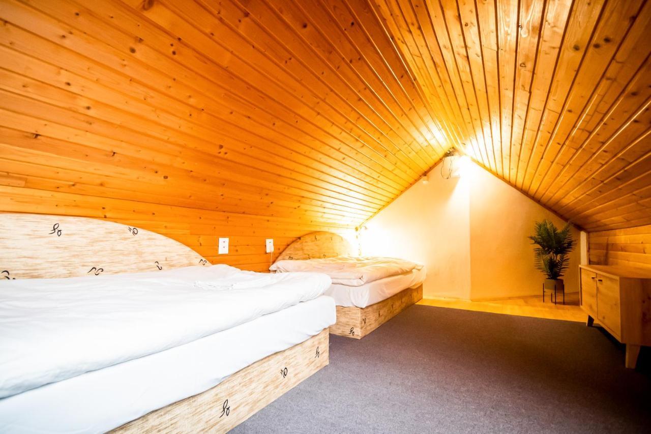 Hotel Squash Centrum Prievidza Exteriör bild