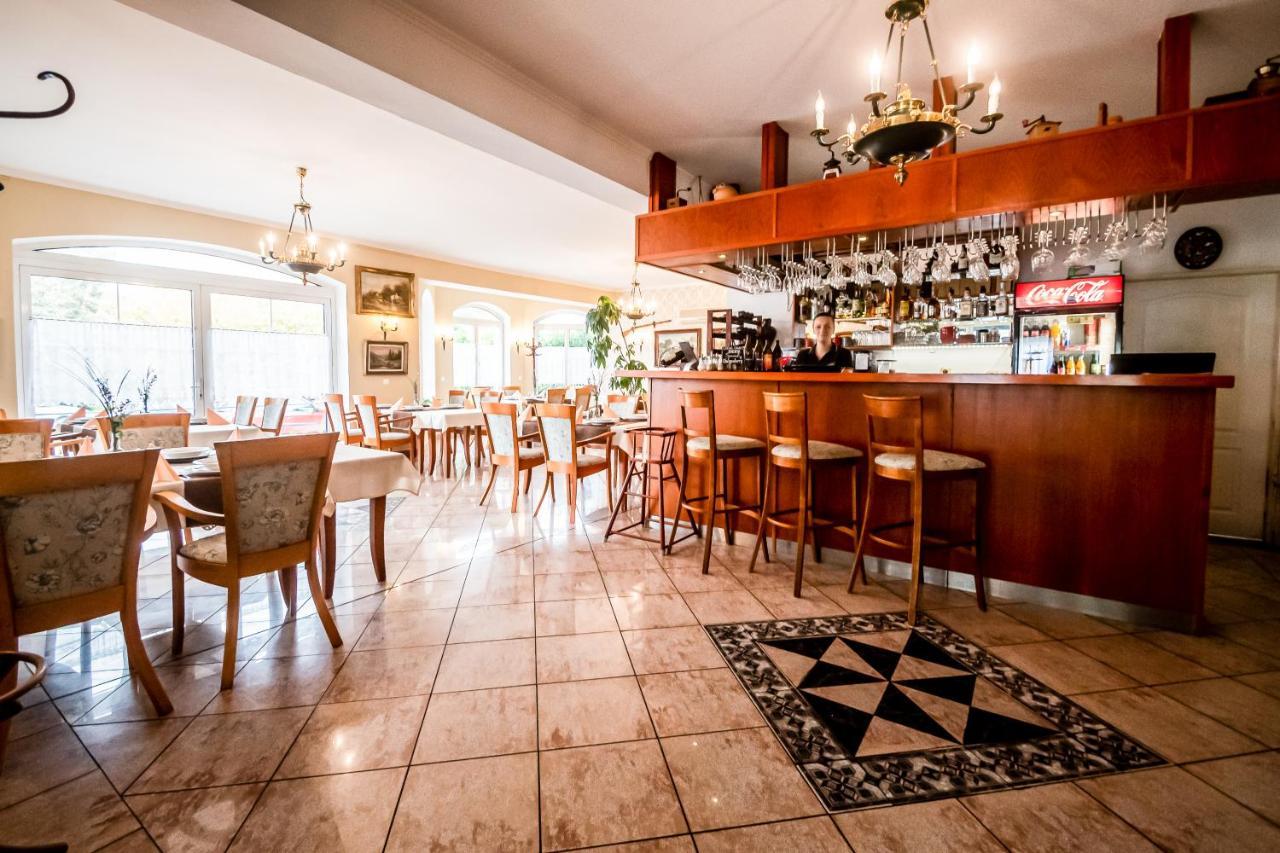 Hotel Squash Centrum Prievidza Exteriör bild