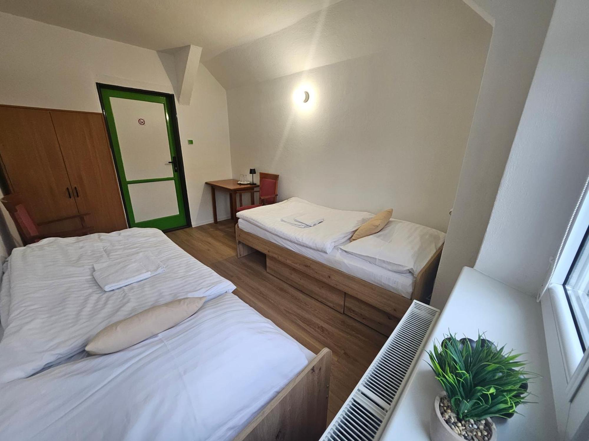 Hotel Squash Centrum Prievidza Rum bild
