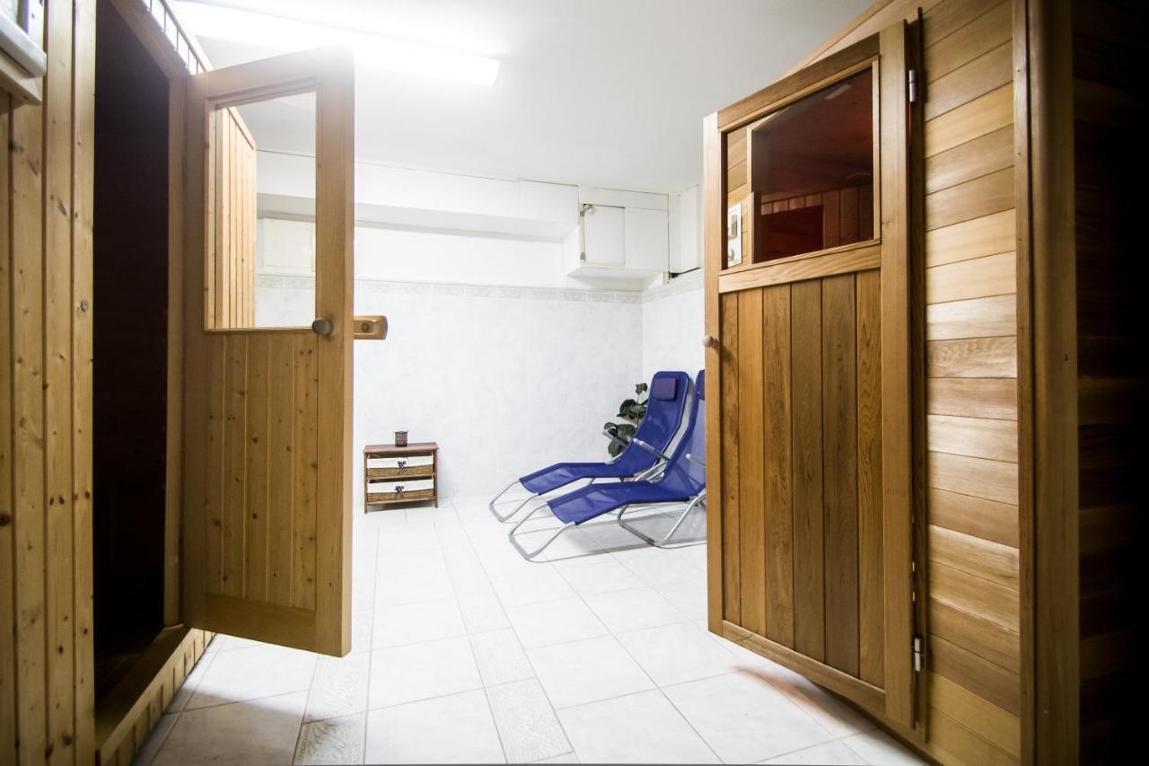 Hotel Squash Centrum Prievidza Exteriör bild