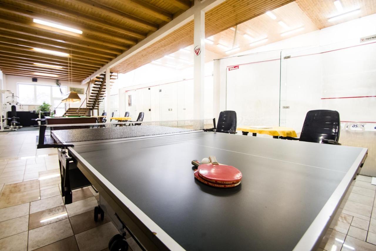 Hotel Squash Centrum Prievidza Exteriör bild