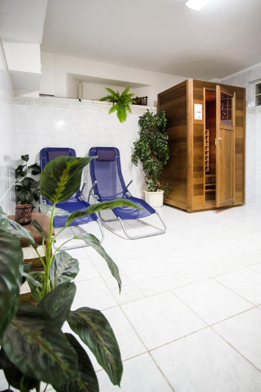 Hotel Squash Centrum Prievidza Exteriör bild